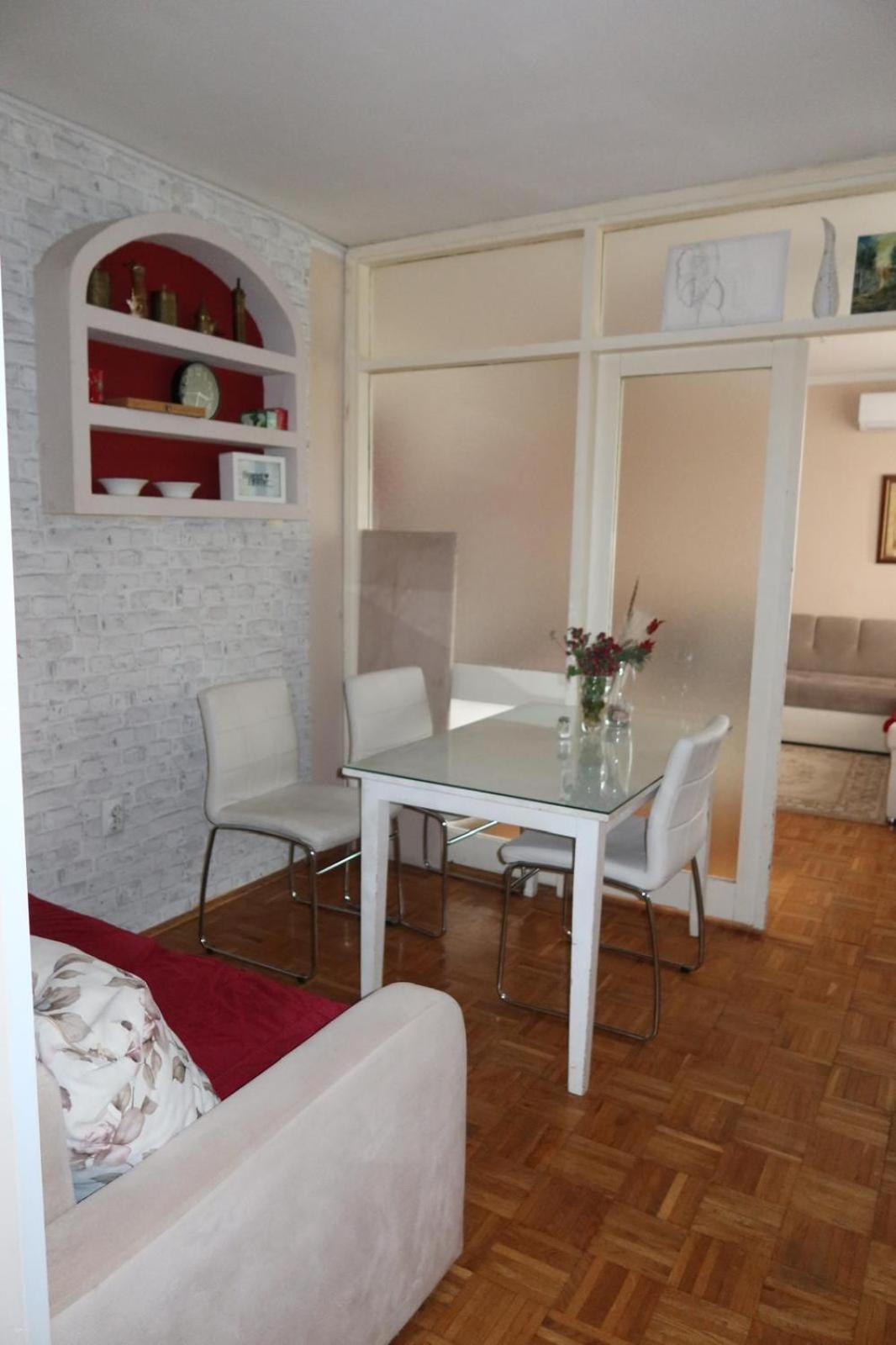 Dobrinja-airport Apartment *